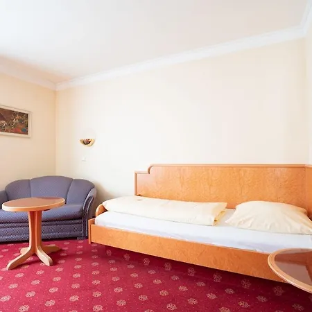 ホテル Adler - Paulas Alb 4*