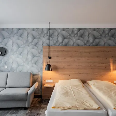 ホテル Adler - Paulas Alb 4*