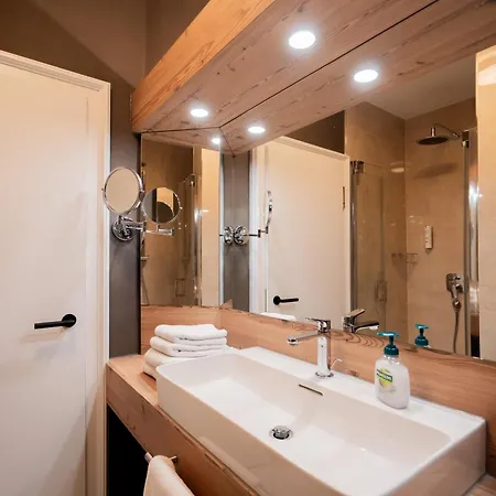 Adler - Paulas Alb Hotell