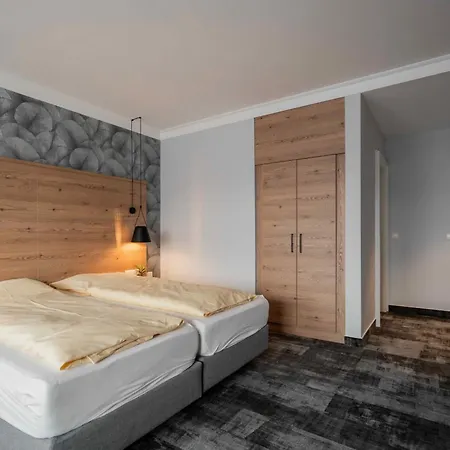 ホテル Adler - Paulas Alb 4*