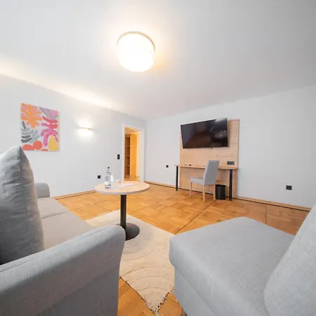 Adler - Paulas Alb ホテル エーインゲン