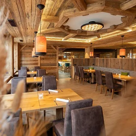 ホテル Adler - Paulas Alb 4*